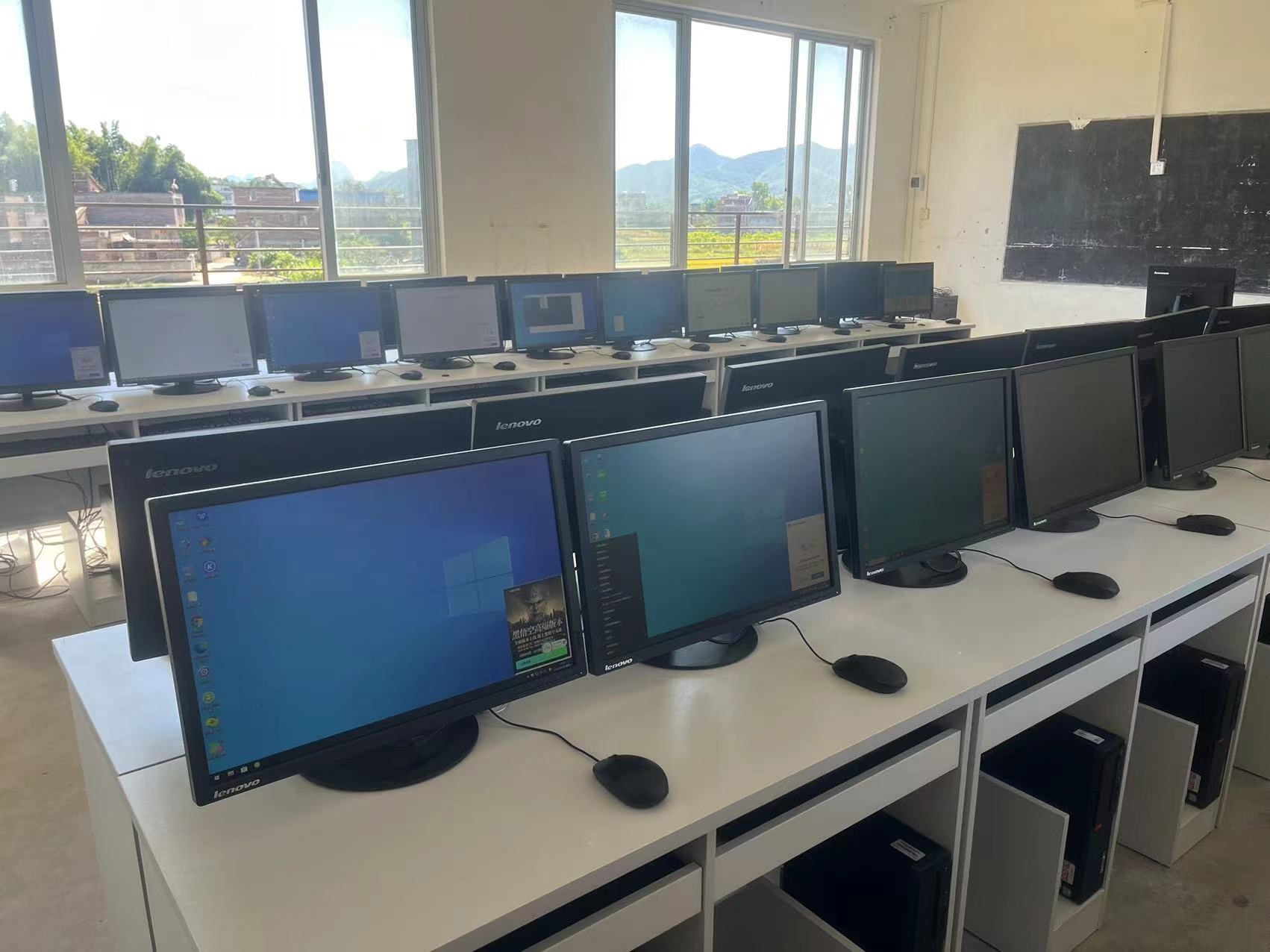 第一百七十九期至一百八十期“綠色愛心電腦教室”標準電腦41套（廣東開放大學（廣東理工職業(yè)學院））