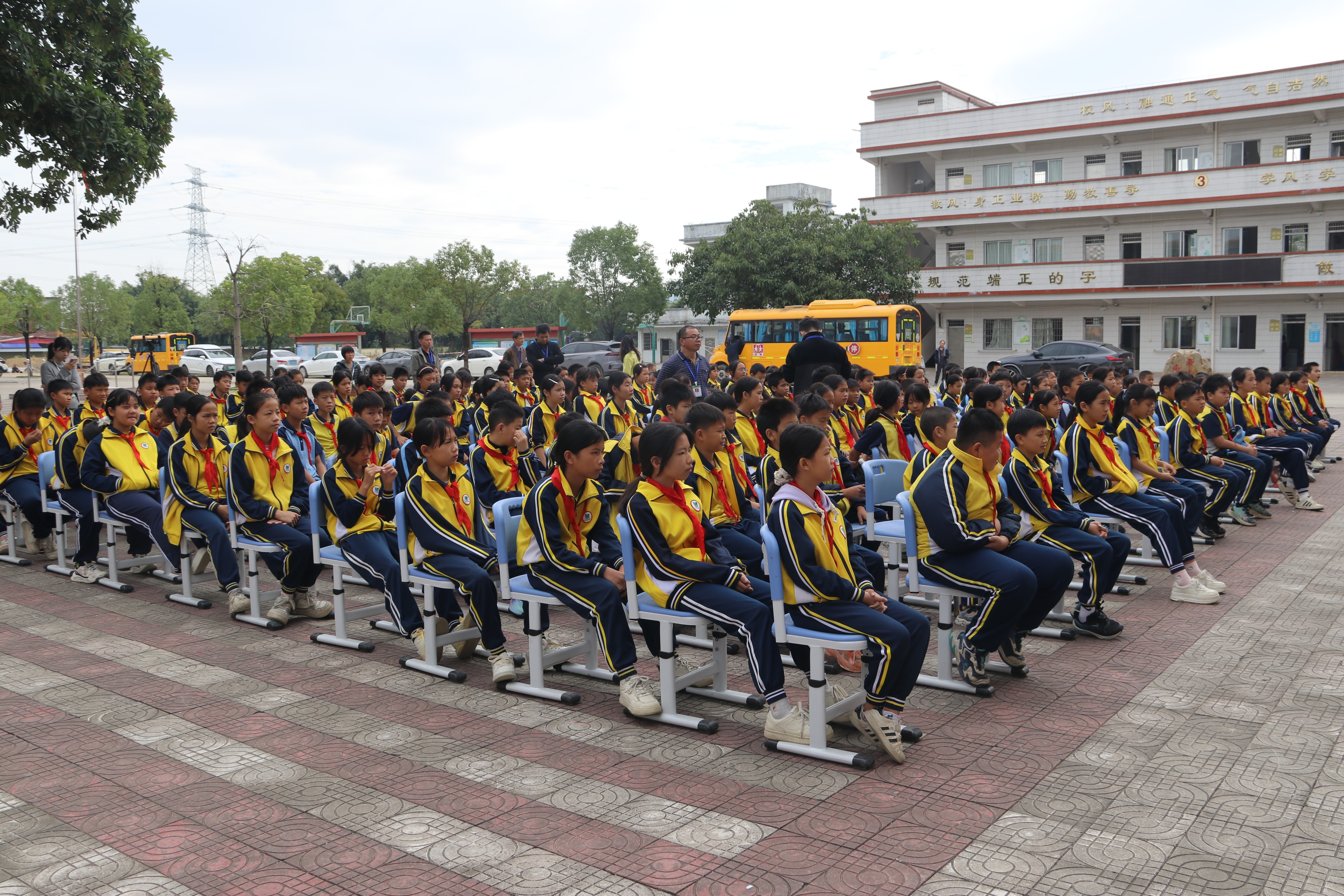 第二百二十九期“綠色愛心電腦教室”標準電腦21套（聯合利豐供應鏈股份有限公司 ）